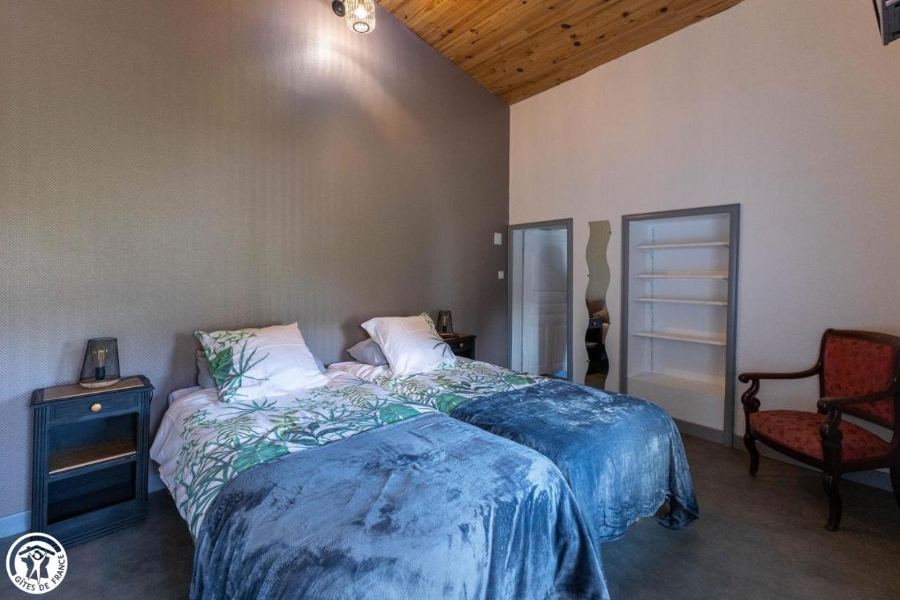 Chambre D'Hote De La Petite Toscane D'Auvergne Bed & Breakfast Isserteaux Bagian luar foto